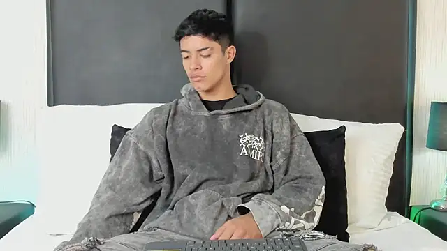 JacobBikerr online show from 10-06-25, 11:44