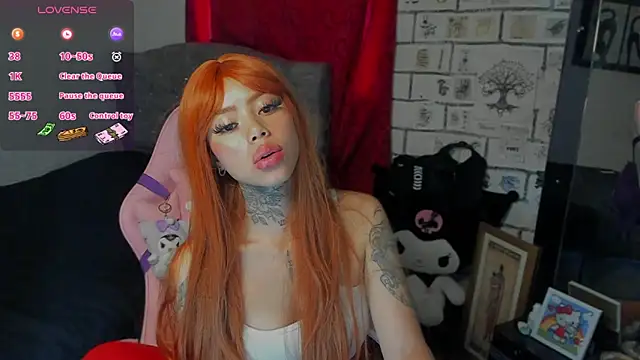 Snapshot of babee_04 chatting on 10-12-25, 10:00 babee 04 online show from 10-12-25, 10:00