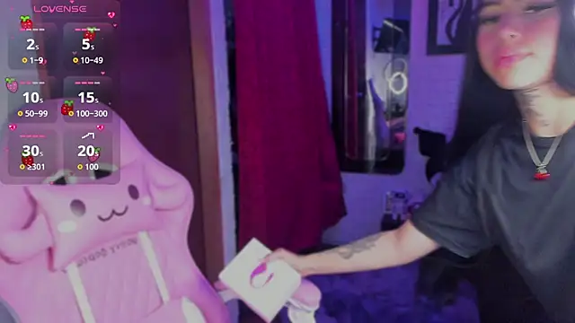 Snapshot of babee_04 chatting on 09-23-25, 07:21 babee 04 online show from 09-23-25, 07:21