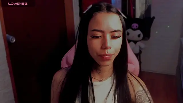 Snapshot of babee_04 chatting on 09-10-25, 06:23 babee 04 online show from 09-10-25, 06:23