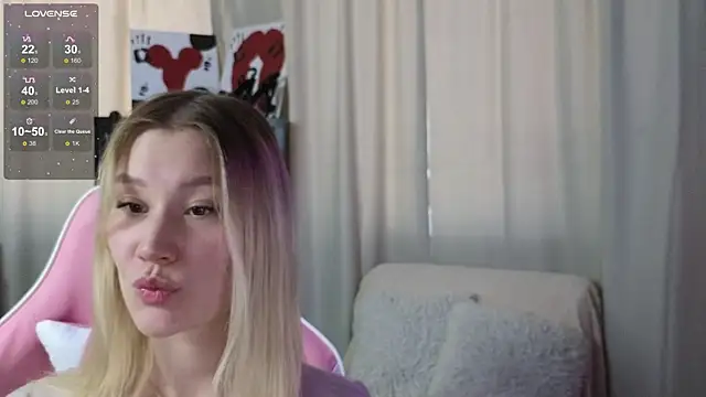 Snapshot of _Anna_Nolan_ chatting on 09-16-25, 06:47 Anna Nolan online show from 09-16-25, 06:47