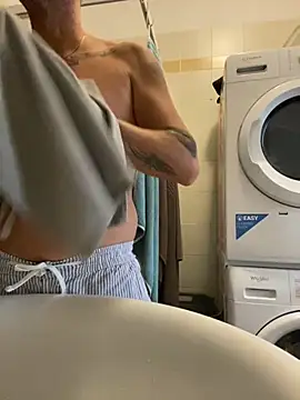 Maurinho3005 online show from 10-12-25, 06:15