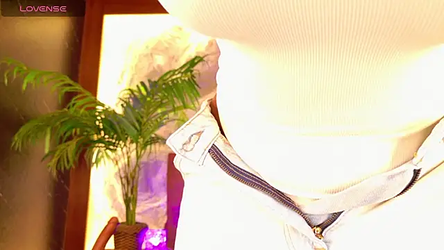 Snapshot of alisonn_moon chatting on 06-03-26, 10:25 alisonn moon online show from 06-03-26, 10:25