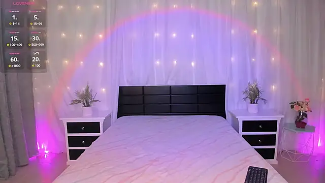 Evolet Bee online show from 10-31-25, 02:02