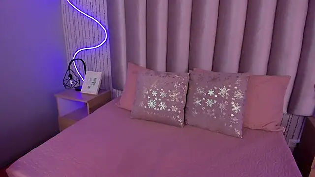 SamanthaPeachss online show from 10-21-25, 12:04