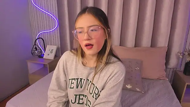 SamanthaPeachss online show from 10-28-25, 12:26