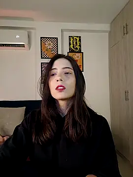 Snapshot of mishelkrave_ chatting on 10-19-25, 11:18 mishelkrave  online show from 10-19-25, 11:18