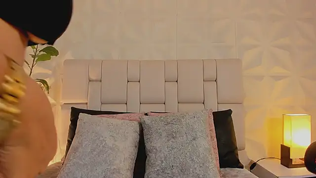 scarlettadams   online show from 12-15-25, 12:00