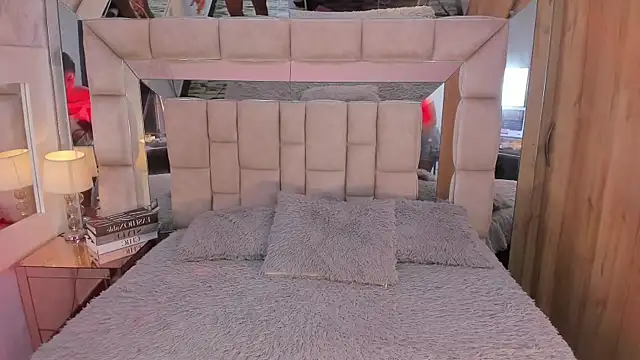 Snapshot of MaddyGray_ chatting on 09-20-25, 06:13 MaddyGray  online show from 09-20-25, 06:13