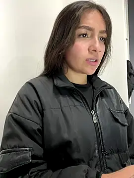 Alyha Cortes online show from 10-18-25, 02:35