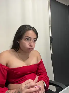 Alyha Cortes online show from 12-22-25, 01:11