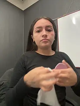 Alyha Cortes online show from 02-13-26, 02:17