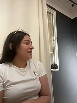 Alyha Cortes online show from 10-30-25, 01:31