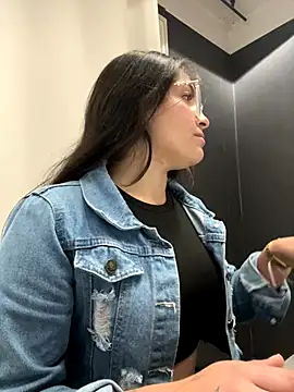 Alyha Cortes online show from 11-22-25, 03:38