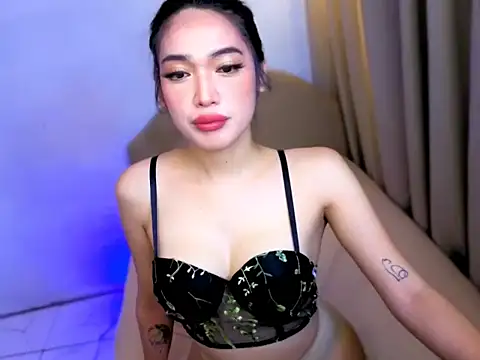 Snapshot of Madmoisellex chatting on 05-23-26, 03:11 Madmoisellex online show from 05-23-26, 03:11