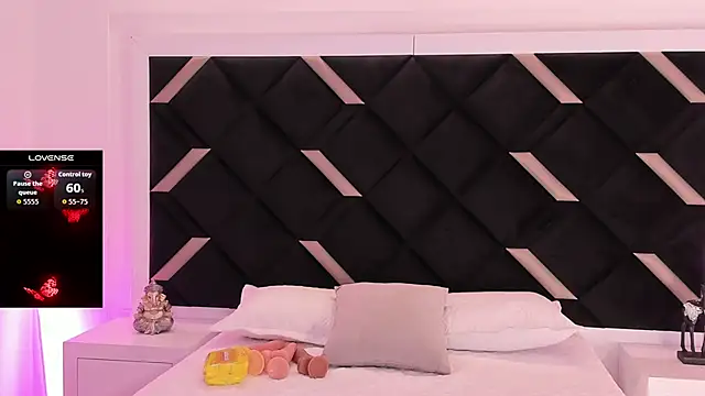 Snapshot of ValeskaZuev1 chatting on 09-22-25, 06:58 ValeskaZuev1 online show from 09-22-25, 06:58