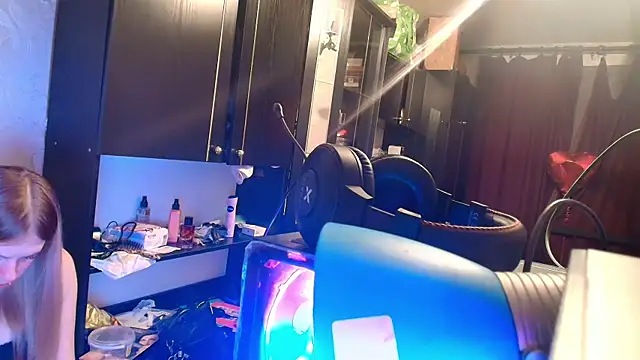 Victoria ooo online show from 04-22-26, 06:47