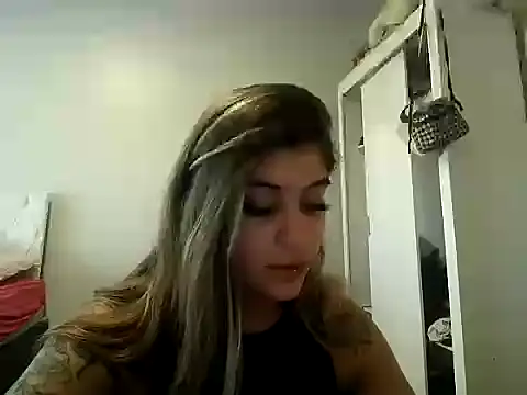 Snapshot of Becca_B chatting on 02-15-26, 06:07 Becca B online show from 02-15-26, 06:07