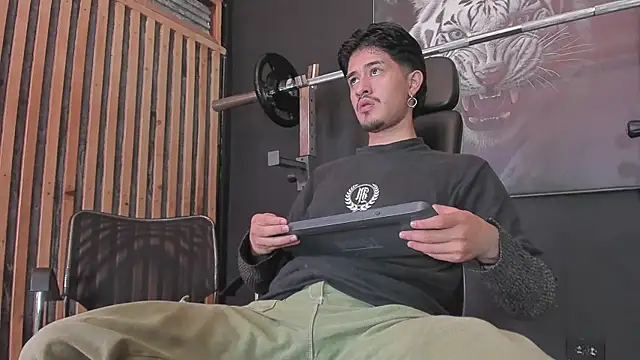 DimitriDeluxe online show from 11-04-25, 07:39