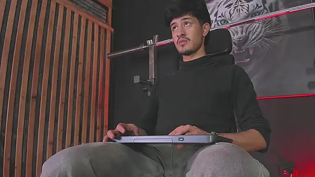 DimitriDeluxe online show from 11-13-25, 08:13