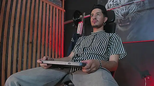 DimitriDeluxe online show from 11-08-25, 07:50