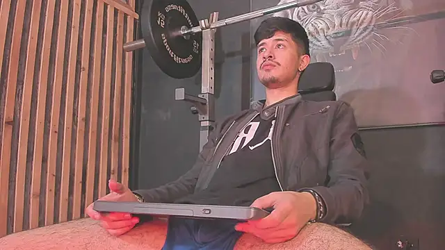 DimitriDeluxe online show from 01-08-26, 07:53