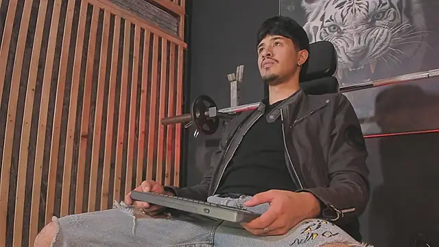 DimitriDeluxe online show from 12-05-25, 08:17