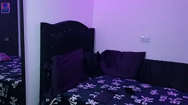 Snapshot of Lovers_cave chatting on 10-02-25, 02:26 Lovers cave online show from 10-02-25, 02:26