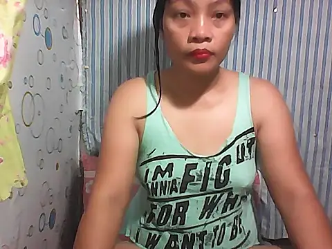Snapshot of HottyElle chatting on 05-18-26, 02:55 HottyElle online show from 05-18-26, 02:55