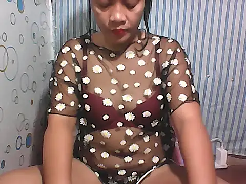 Snapshot of HottyElle chatting on 05-23-26, 08:57 HottyElle online show from 05-23-26, 08:57