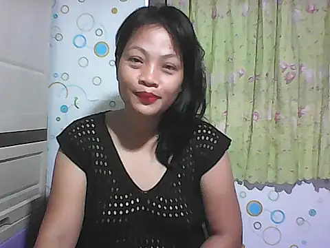 Snapshot of HottyElle chatting on 04-24-26, 03:47 HottyElle online show from 04-24-26, 03:47