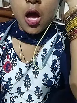 Snapshot of Varsha21 chatting on 09-12-25, 10:15 Varsha21 online show from 09-12-25, 10:15