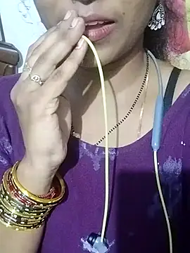 Snapshot of Varsha21 chatting on 09-08-25, 03:00 Varsha21 online show from 09-08-25, 03:00