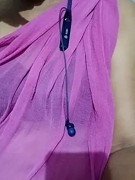 Snapshot of Varsha21 chatting on 10-31-25, 09:28 Varsha21 online show from 10-31-25, 09:28