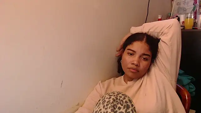 Snapshot of madelene chatting on 05-04-26, 02:04 madelene online show from 05-04-26, 02:04