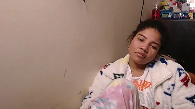 Snapshot of madelene chatting on 05-12-26, 03:03 madelene online show from 05-12-26, 03:03