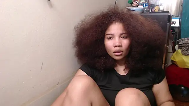 Snapshot of madelene chatting on 04-21-26, 03:02 madelene online show from 04-21-26, 03:02