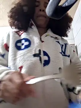 madelene online show from 04-01-26, 01:51