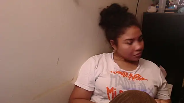 Snapshot of madelene chatting on 04-26-26, 12:19 madelene online show from 04-26-26, 12:19