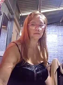 Snapshot of SexyHottMom chatting on 10-17-25, 10:33 SexyHottMom online show from 10-17-25, 10:33
