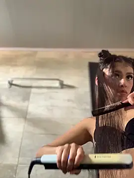 Snapshot of Linda_LS chatting on 09-20-25, 02:11 Linda LS online show from 09-20-25, 02:11