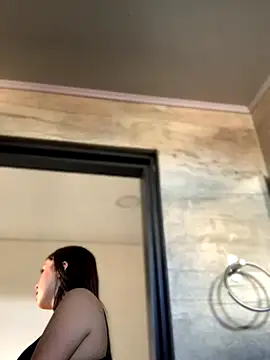 Snapshot of Linda_LS chatting on 09-25-25, 02:01 Linda LS online show from 09-25-25, 02:01