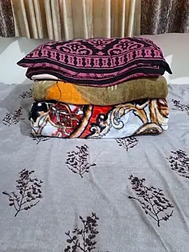 Queen Nora online show from 04-05-26, 01:07