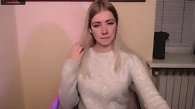 Snapshot of AliceHotty_ chatting on 10-23-25, 06:34 AliceHotty online show from 10-23-25, 06:34