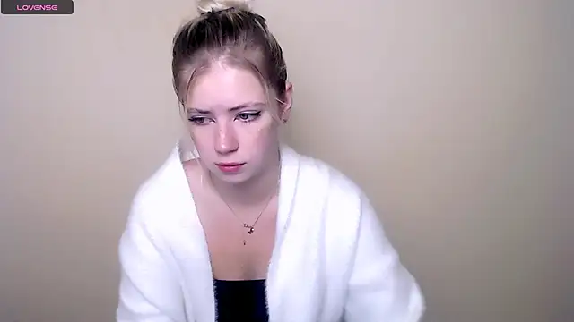 Snapshot of AliceHotty_ chatting on 09-18-25, 07:33 AliceHotty online show from 09-18-25, 07:33