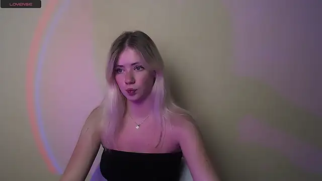 Snapshot of AliceHotty_ chatting on 09-23-25, 12:34 AliceHotty online show from 09-23-25, 12:34