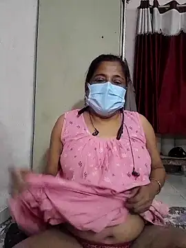 Snapshot of mature_mimi chatting on 06-01-26, 01:11 mature mimi online show from 06-01-26, 01:11