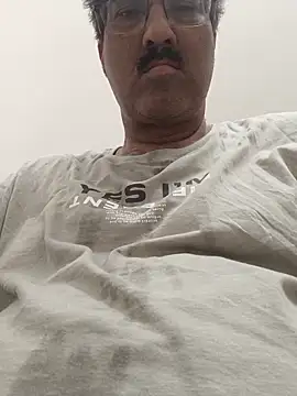 moonflower25 online show from 04-17-26, 03:53