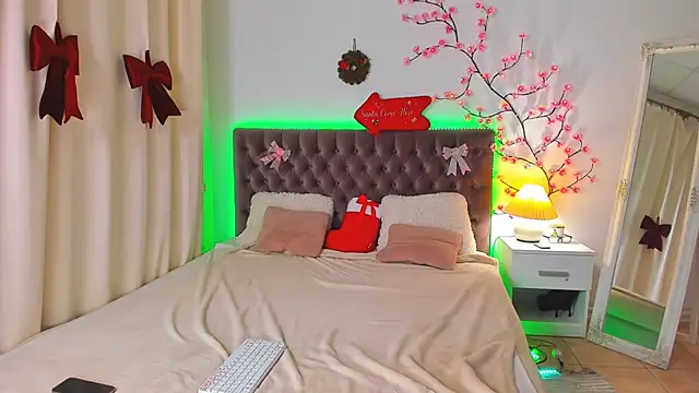 NikkiBustt online show from 12-22-25, 08:53