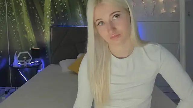 HollyTailors online show from 03-27-26, 06:33